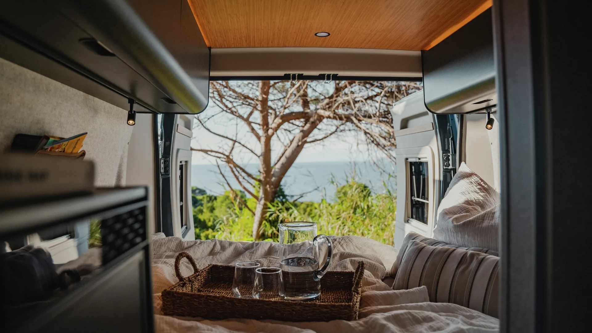Wake up where the adventure begins – feel freedom in the Hymer Redwood.