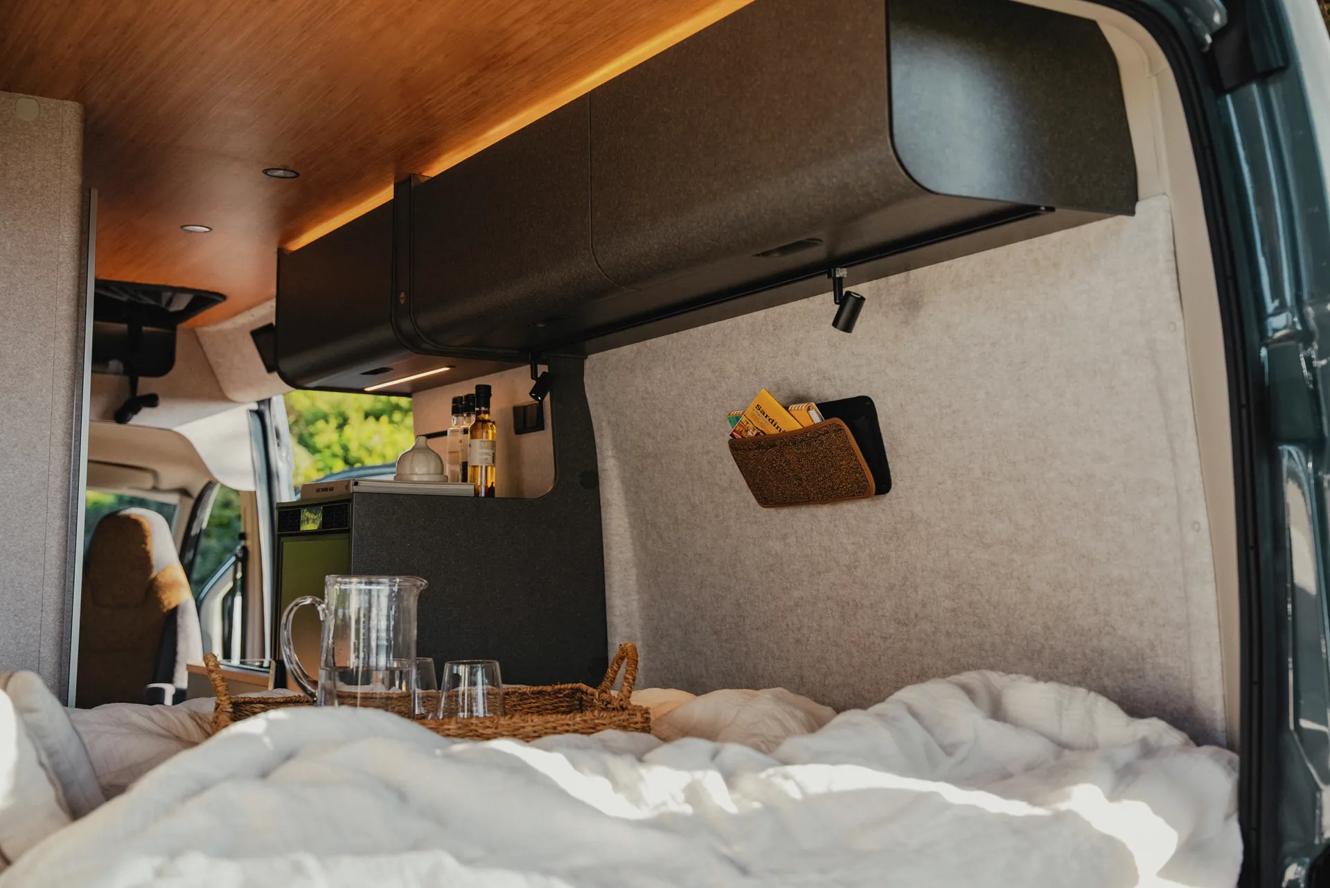 Modern design meets clever storage compartments – perfectly organised and stylishly furnished in the Hymer Redwood.