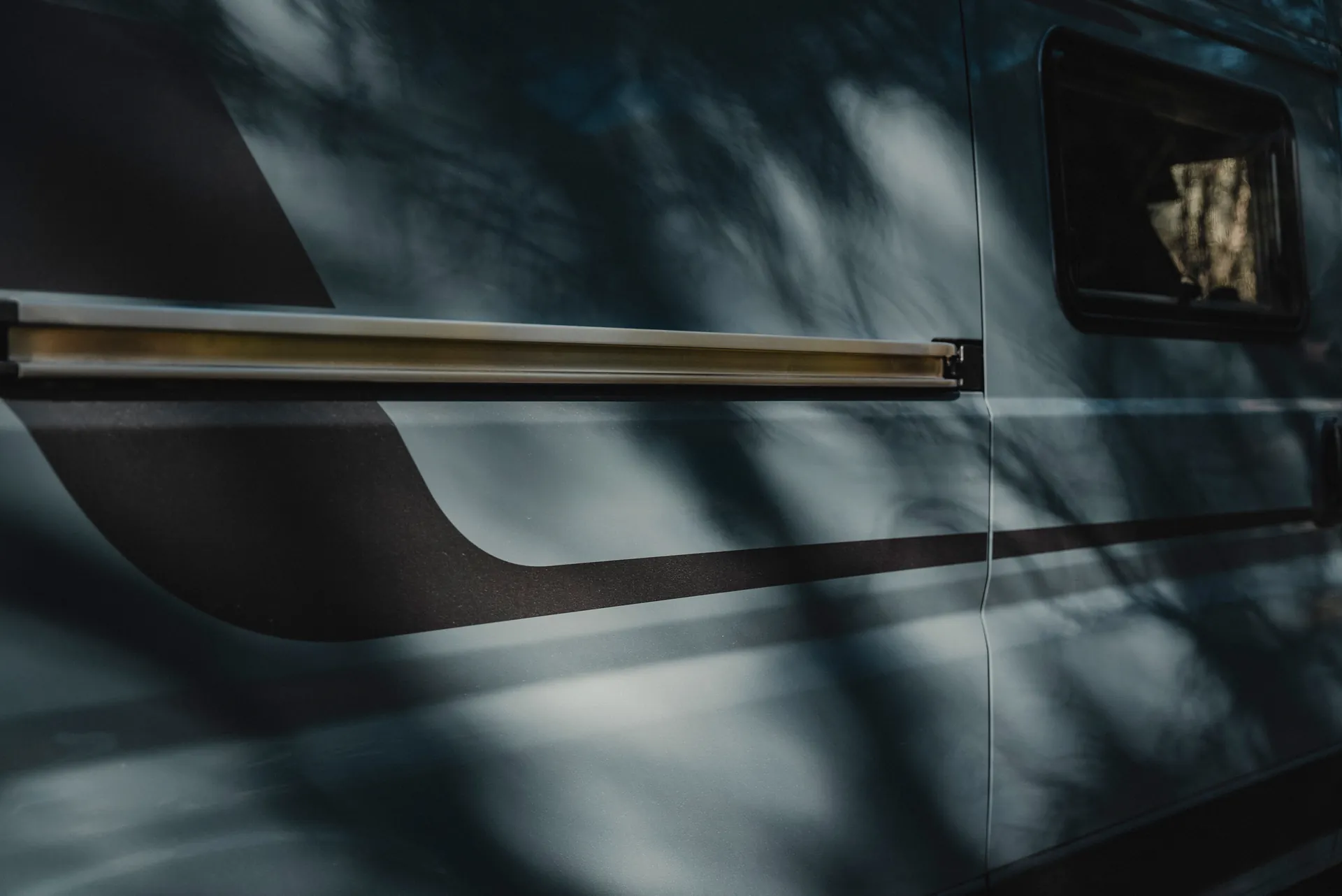Three appealing exterior paints and the elegant decals set stylish accents on the Hymer Redwood.