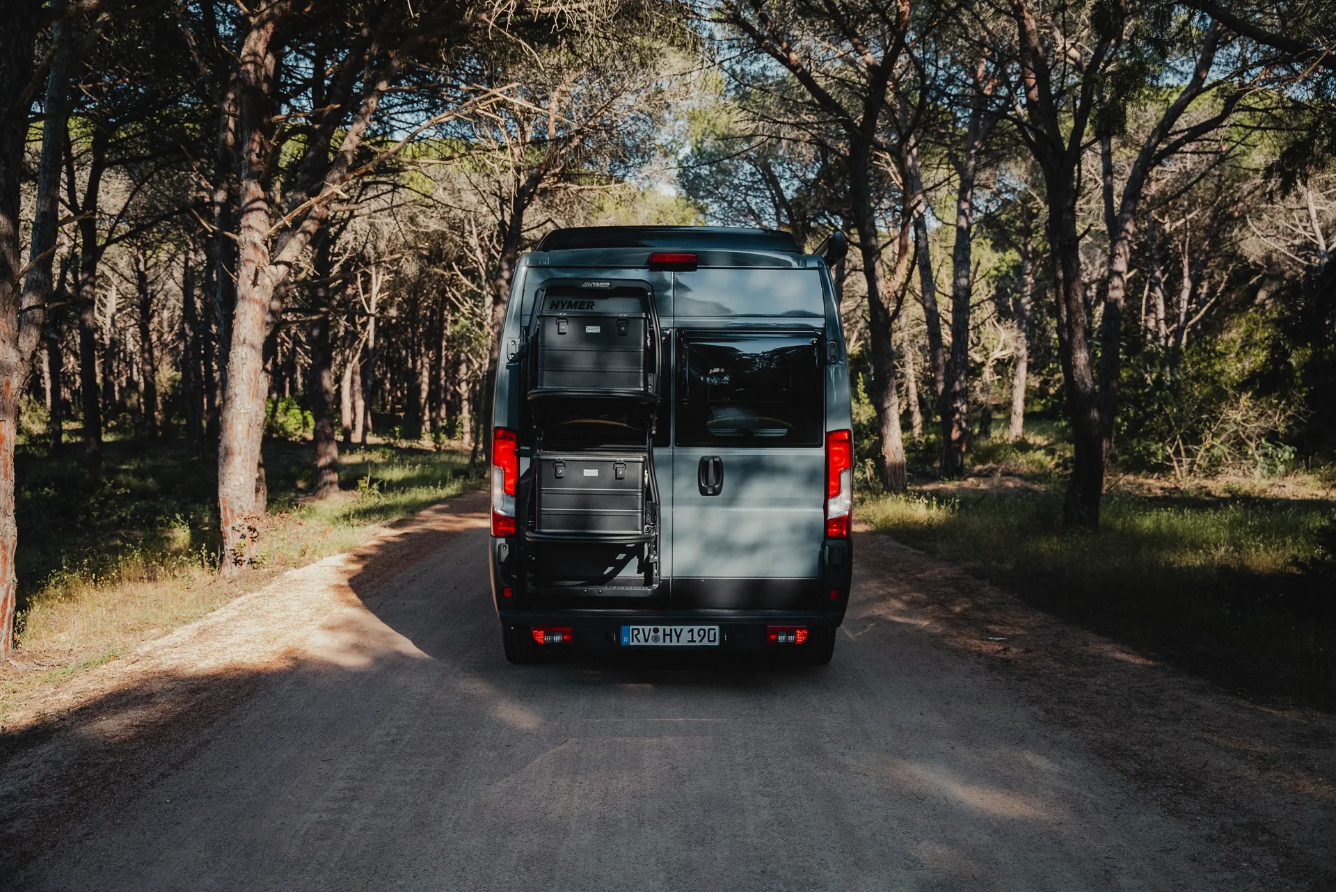 Experience adventure. Feel freedom. The Hymer Redwood makes a good impression from behind as well.