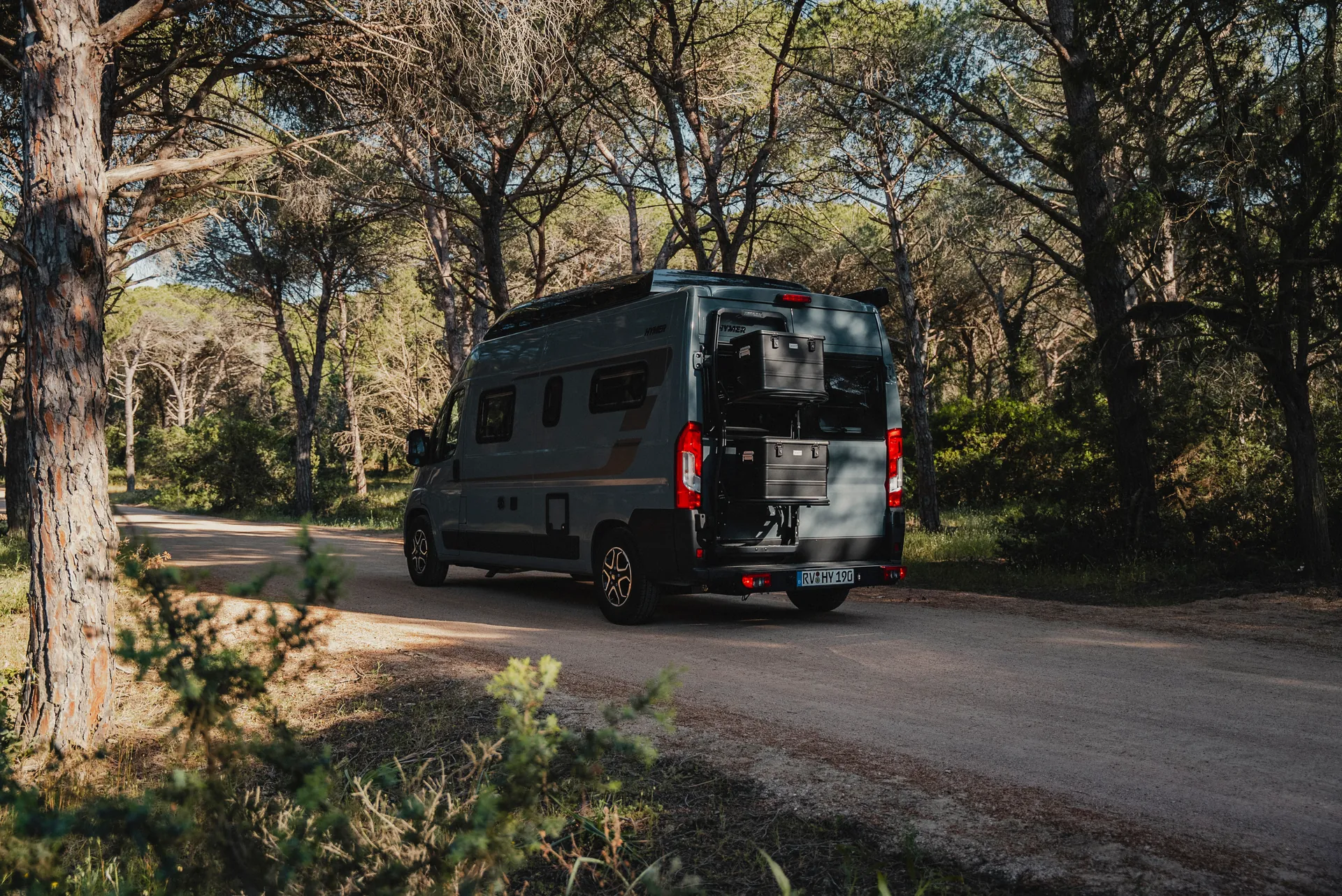 The new Hymer Redwood stands for compact freedom without compromise. A true statement for all who want to go their own way – with style, comfort and digital intelligence.