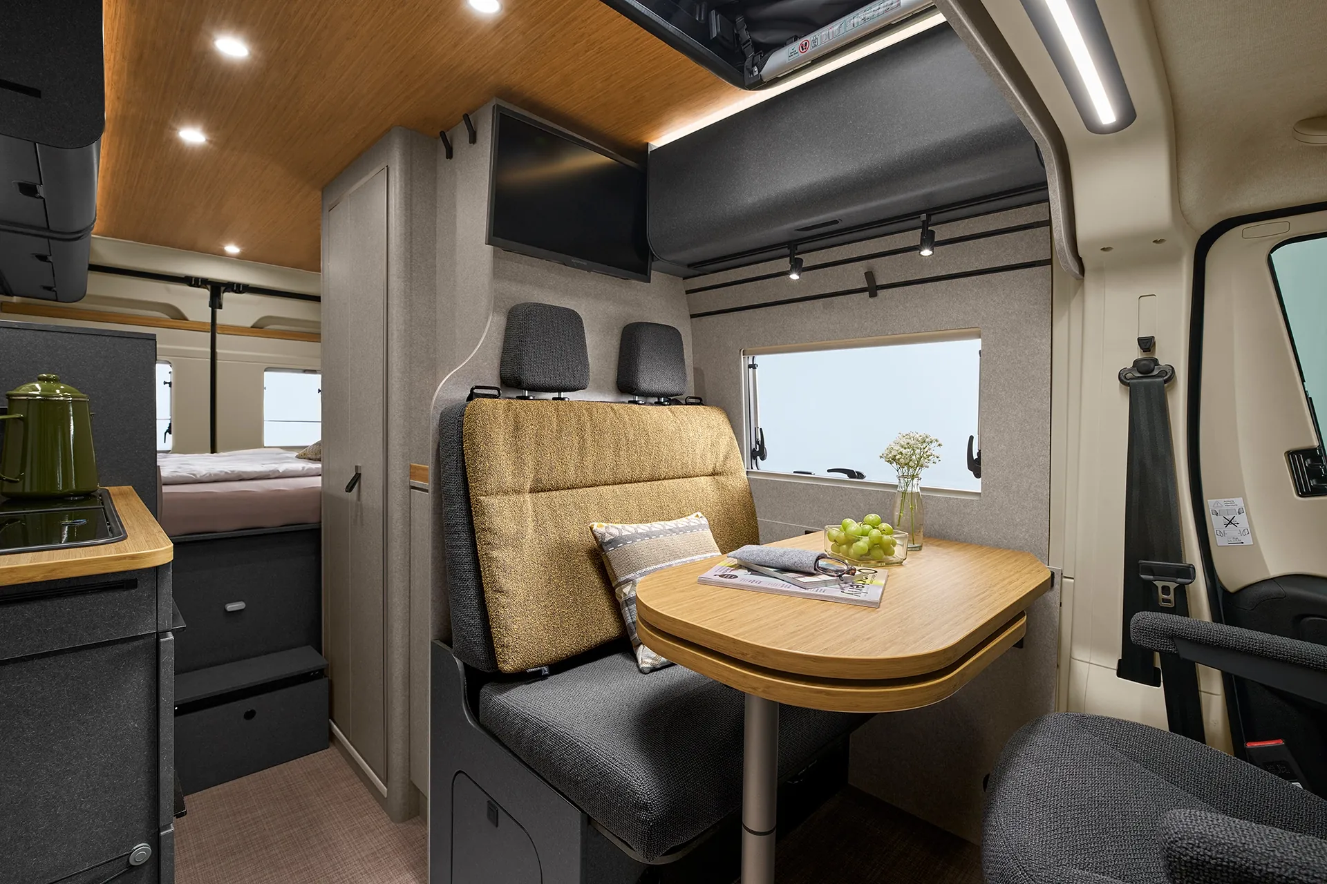 Entertainment on the go – the optional LED TV makes the Hymer Redwood a cosy retreat while travelling.