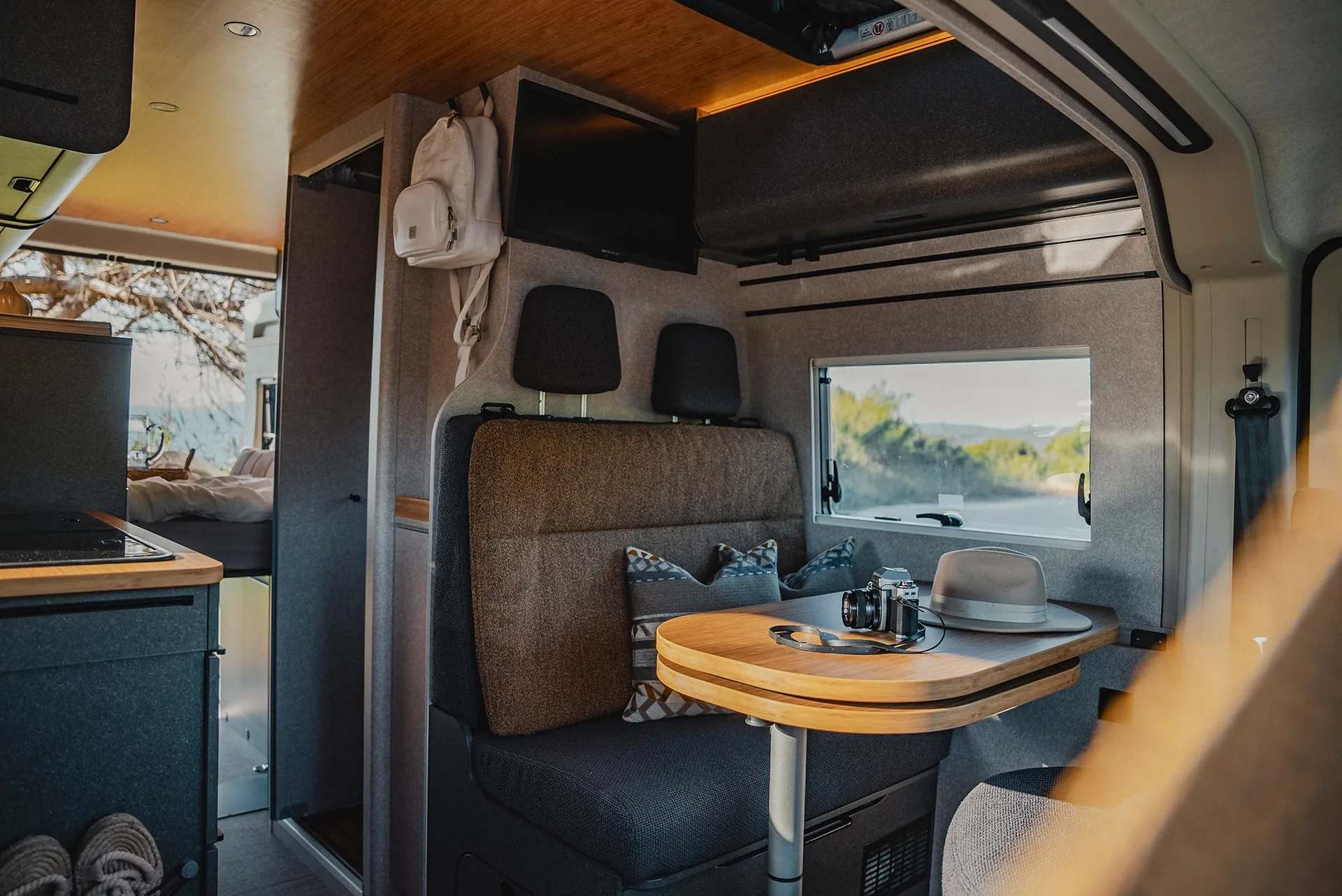 Homeliness that excites – cosy atmosphere for relaxed travel in the Hymer Redwood.