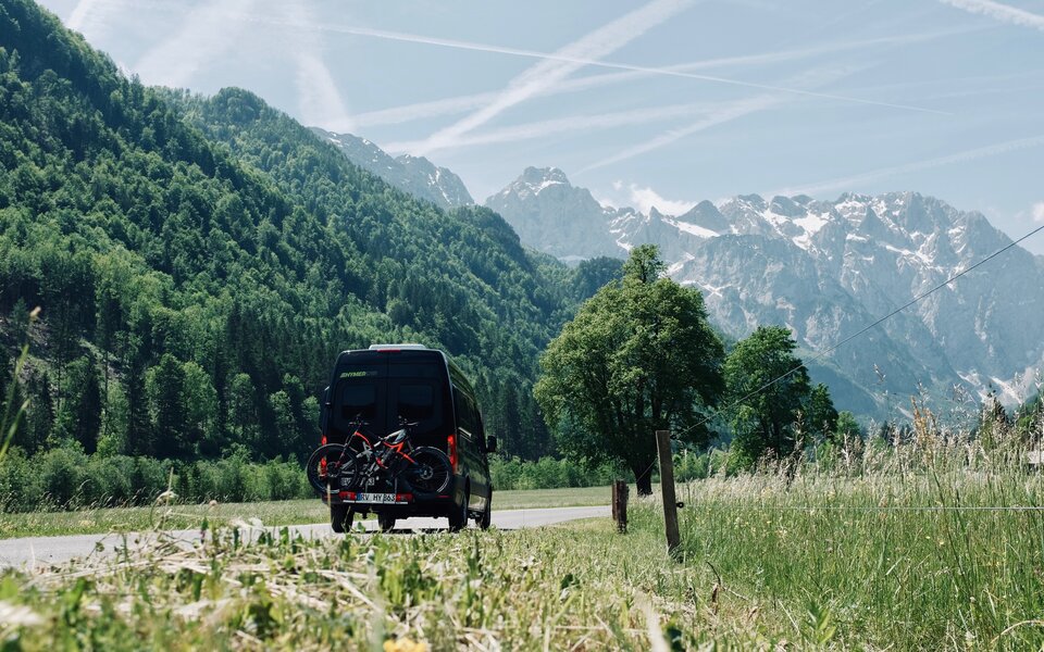 Campervan mercedes en montagne